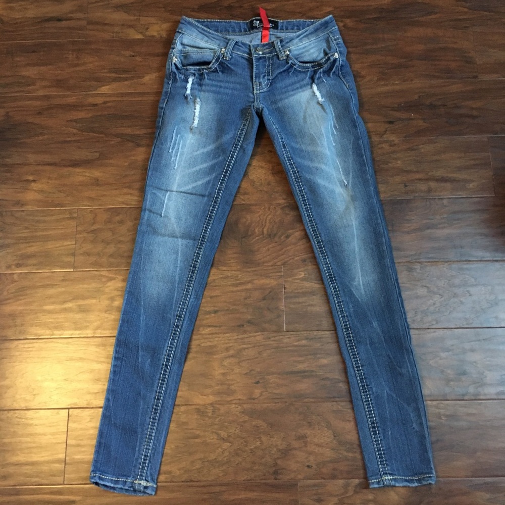 Eighty Eight brand distressed skinny jeans size 1